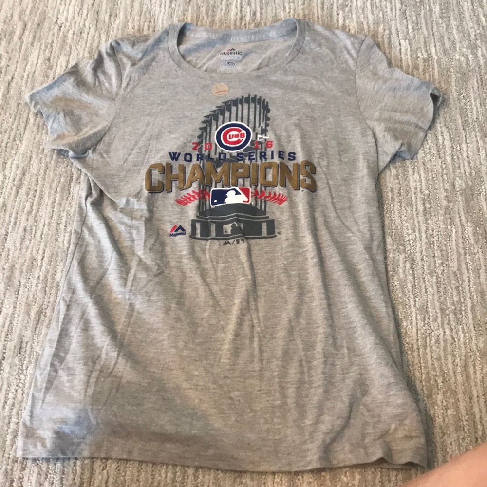 NWT Official Chicago Cubs woman’s large